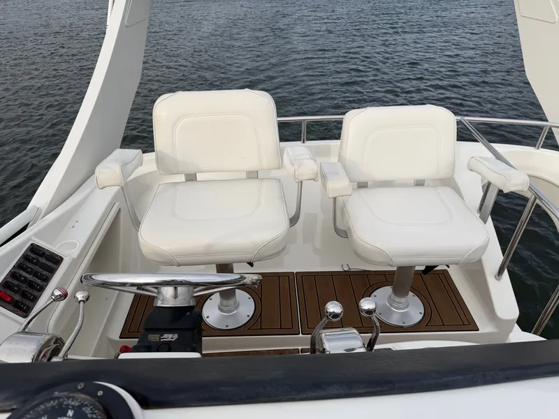 Slide: The Image of Carver Yachts 33SS 2006 - 16