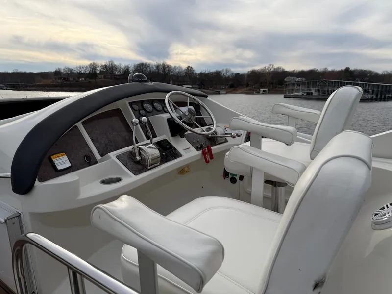 Slide: The Image of Carver Yachts 33SS 2006 - 17