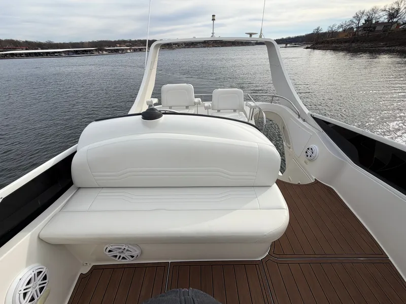 Slide: The Image of Carver Yachts 33SS 2006 - 27