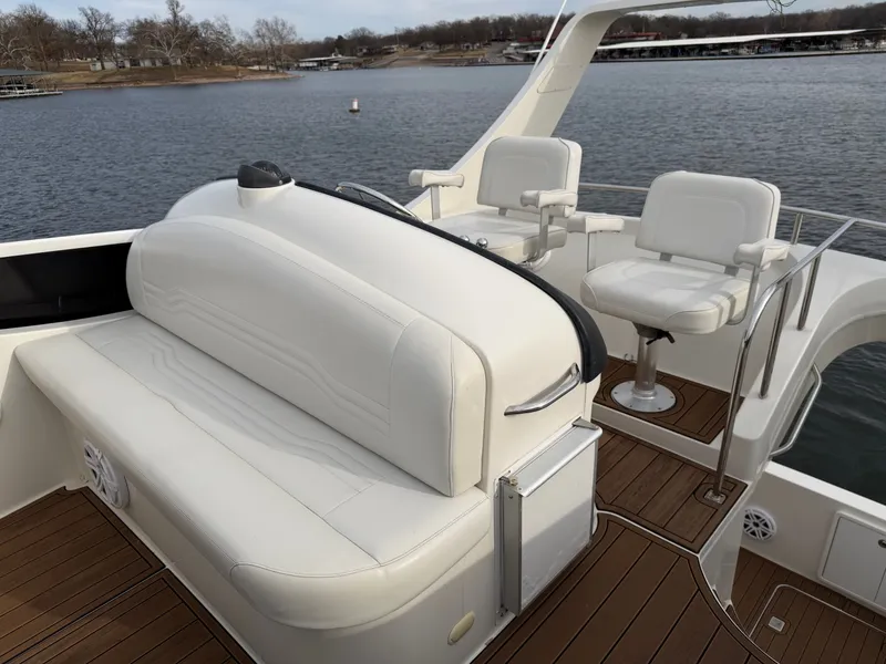 Slide: The Image of Carver Yachts 33SS 2006 - 28