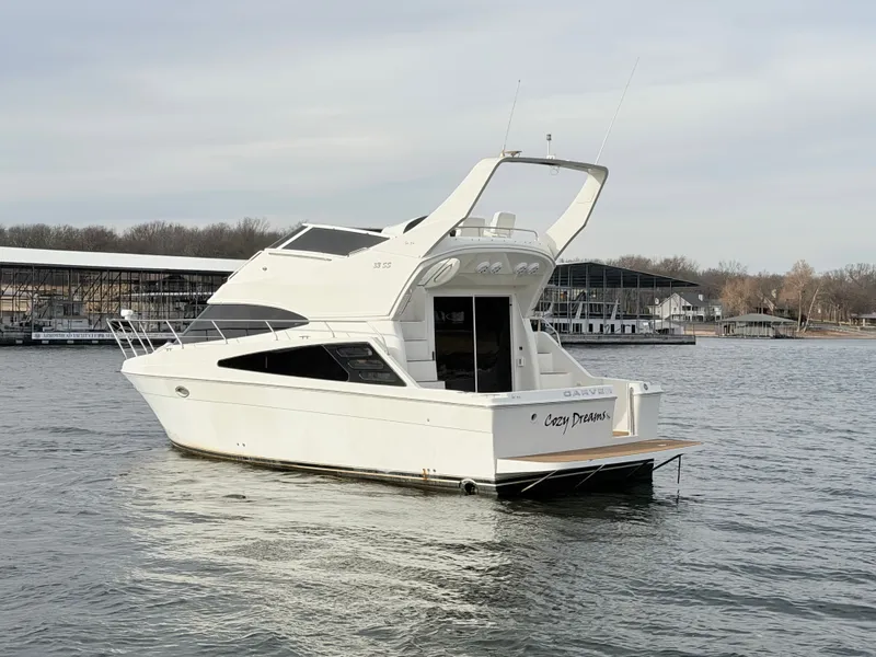 Slide: The Image of Carver Yachts 33SS 2006 - 3