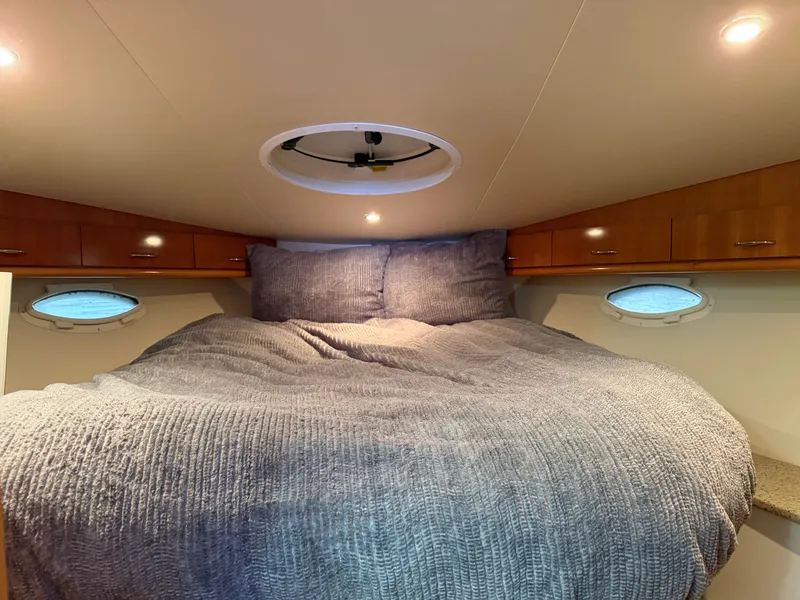 Slide: The Image of Carver Yachts 33SS 2006 - 37