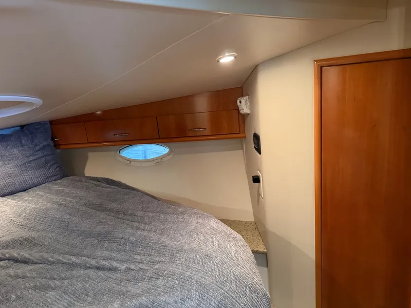 Slide: The Image of Carver Yachts 33SS 2006 - 38