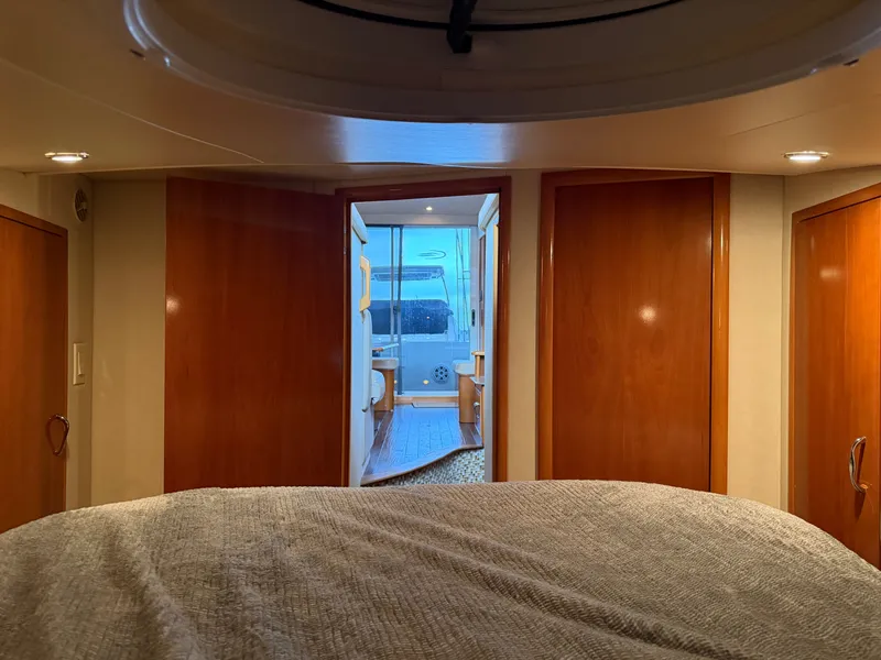 Slide: The Image of Carver Yachts 33SS 2006 - 40