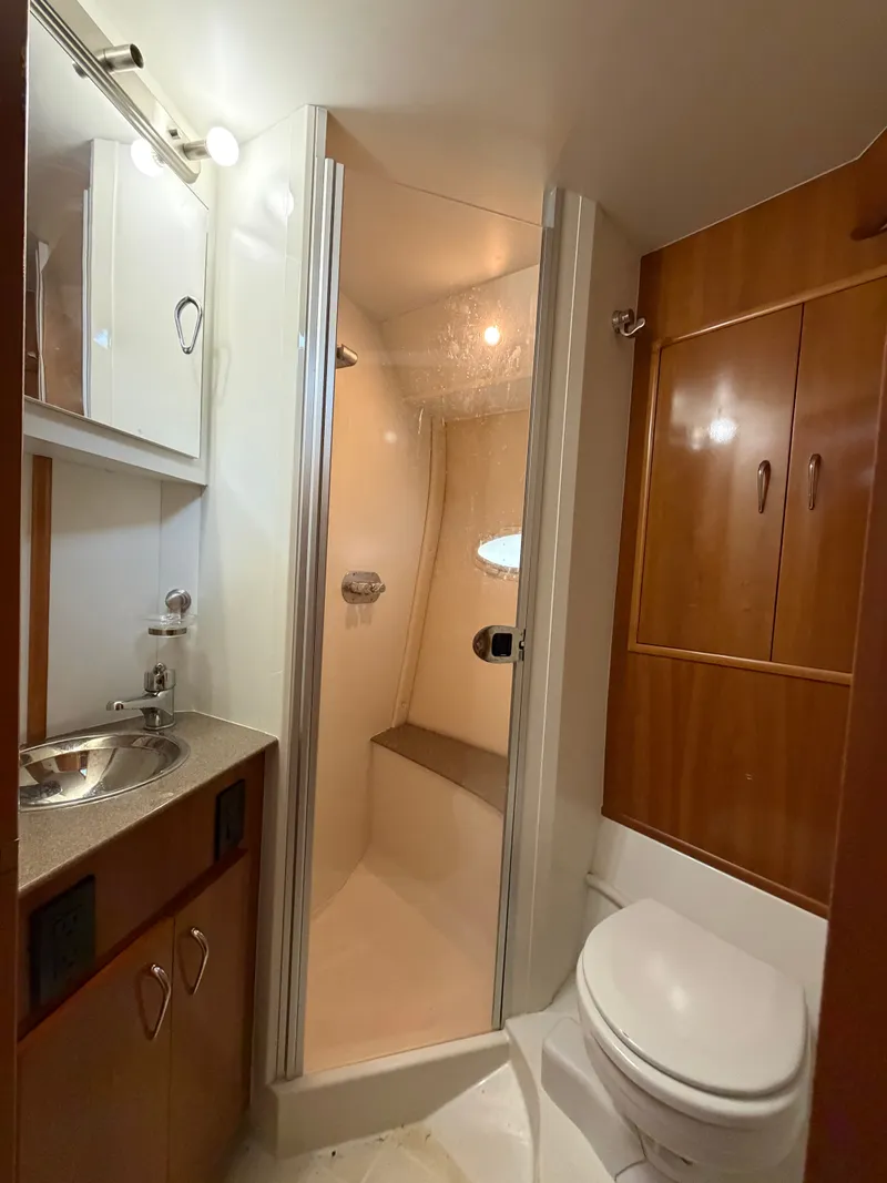 Slide: The Image of Carver Yachts 33SS 2006 - 43