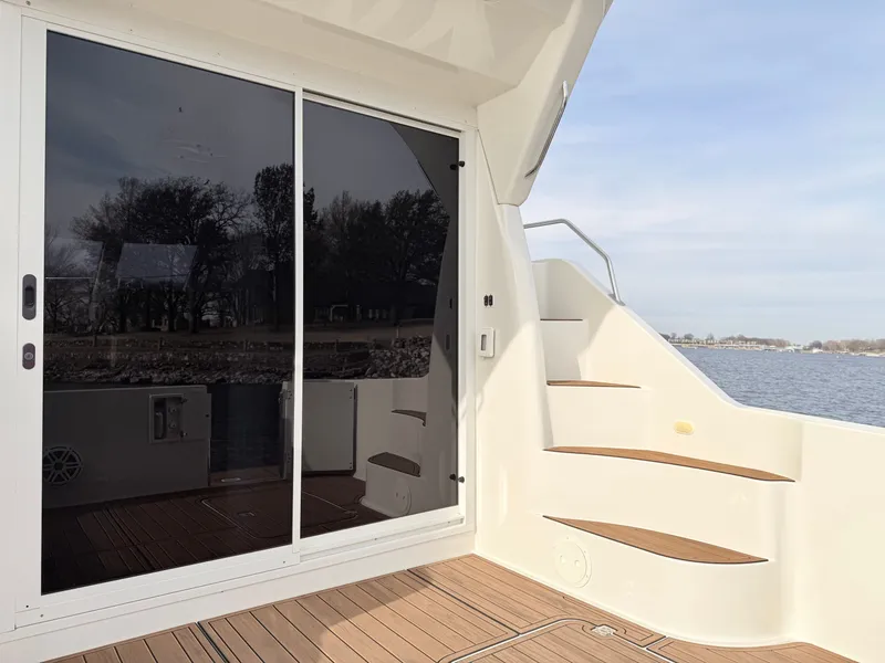 Slide: The Image of Carver Yachts 33SS 2006 - 9