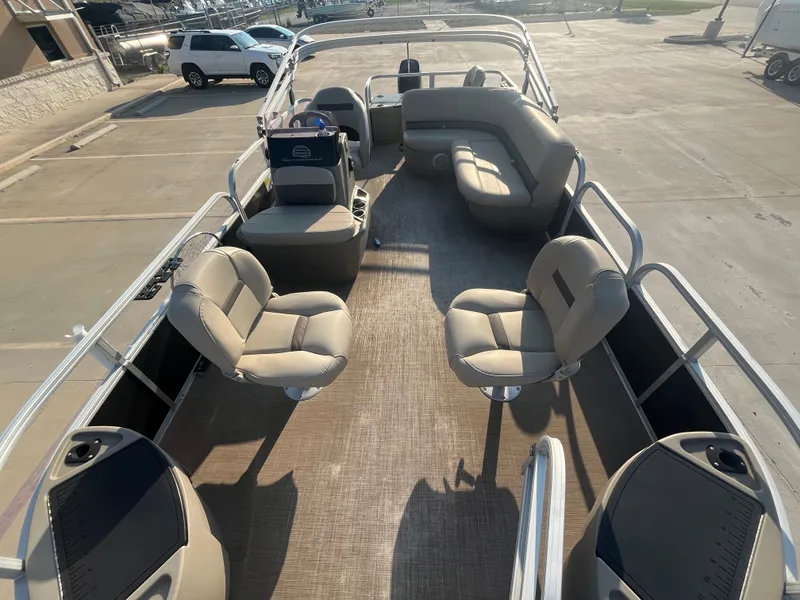 Slide: The Image of Sun Tracker Bass Buggy 18 DLX 2020 - 14