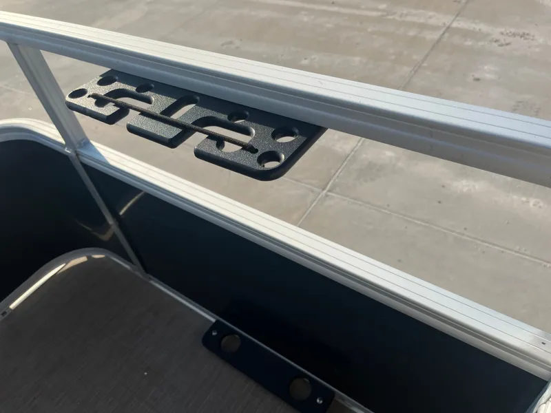 Slide: The Image of Sun Tracker Bass Buggy 18 DLX 2020 - 17