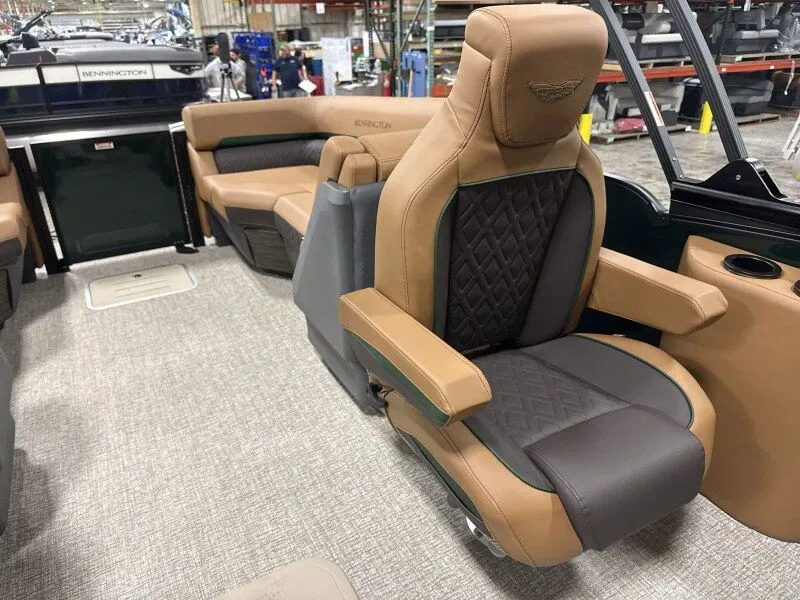 Slide: The Image of Bennington 24MFB-ESP (TC) 2026 - 8