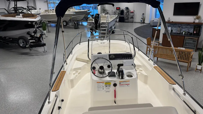 Slide: The Image of Boston Whaler 170 Montauk 2026 - 4