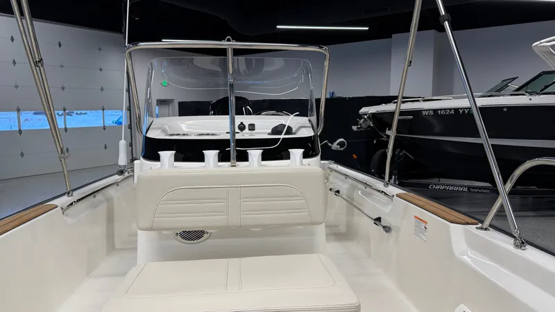 Slide: The Image of Boston Whaler 170 Montauk 2026 - 5