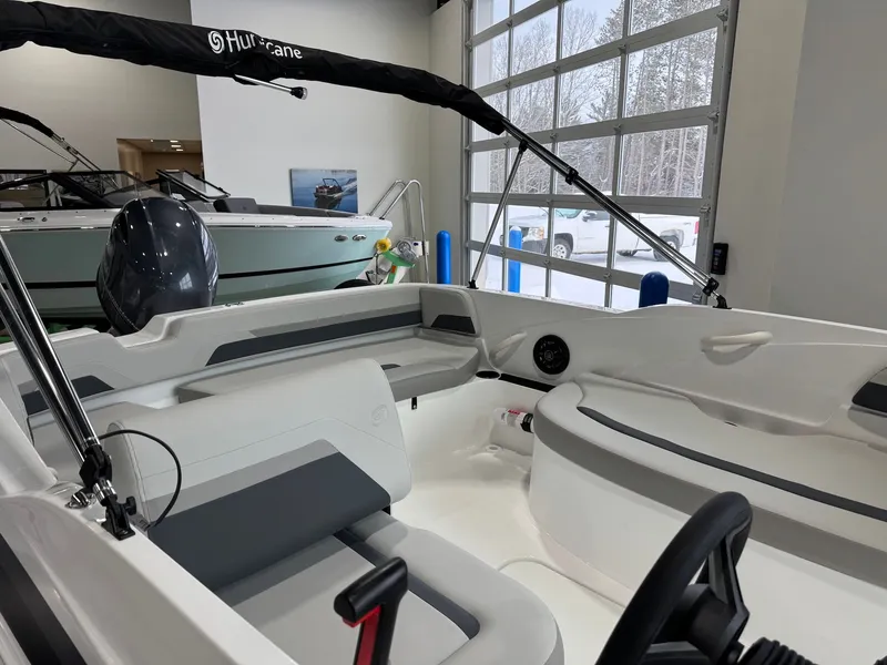 Slide: The Image of Hurricane SunDeck Sport 185 OB 2026 - 12