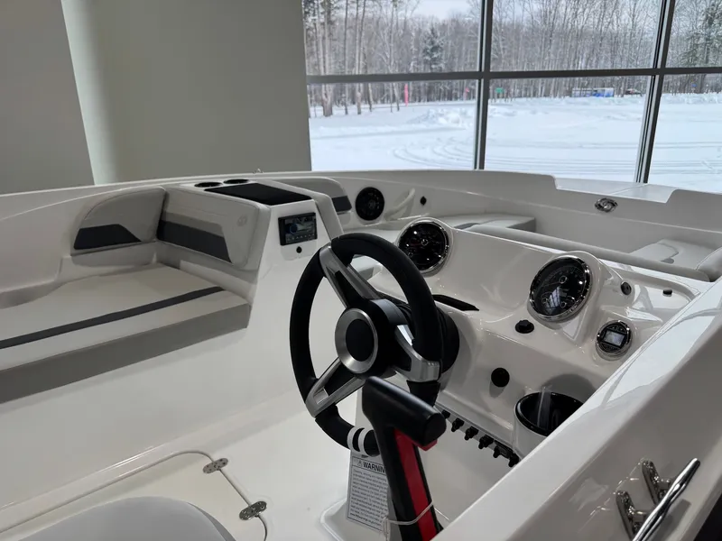 Slide: The Image of Hurricane SunDeck Sport 185 OB 2026 - 13