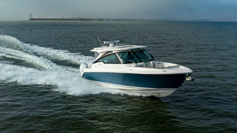 Slide: The Image of Tiara 34 LX 2025 - 11