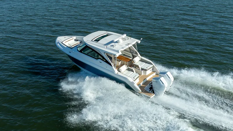 Slide: The Image of Tiara 34 LX 2025 - 12