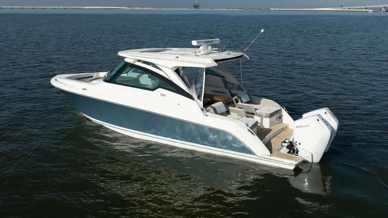 Slide: The Image of Tiara 34 LX 2025 - 13