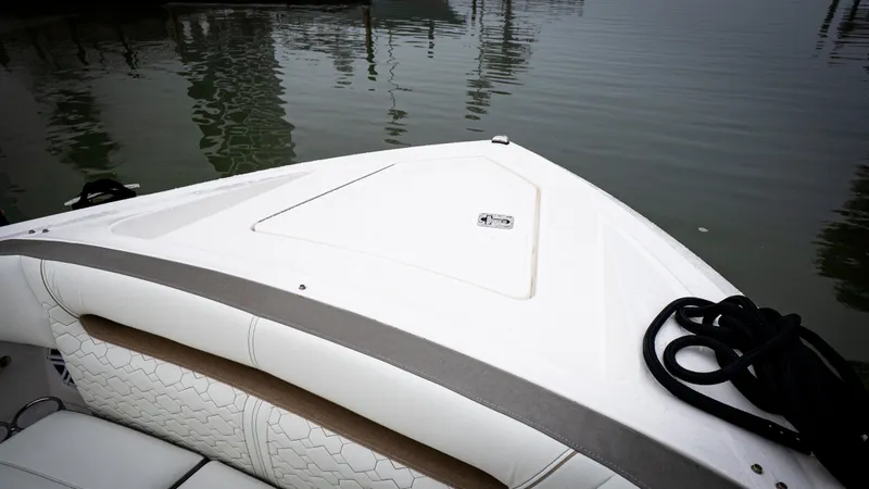 Slide: The Image of Tiara 34 LX 2025 - 19