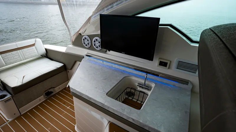 Slide: The Image of Tiara 34 LX 2025 - 21