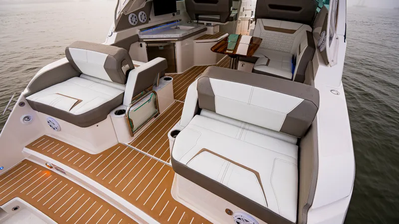 Slide: The Image of Tiara 34 LX 2025 - 27