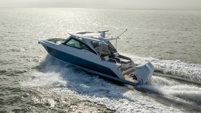 Slide: The Image of Tiara 34 LX 2025 - 3