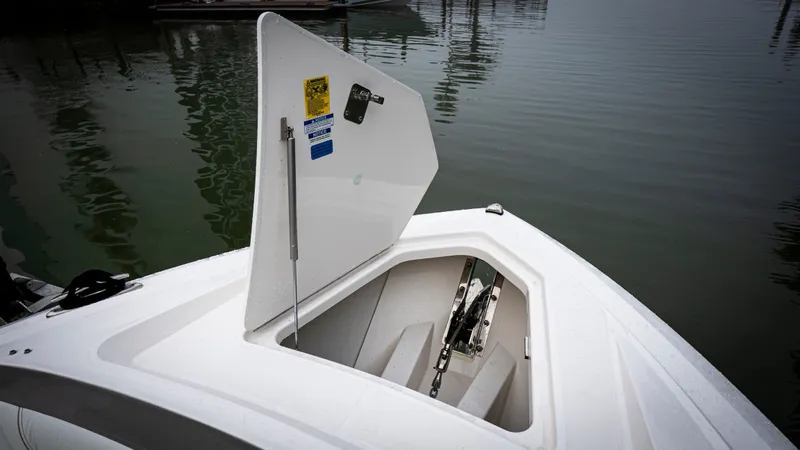 Slide: The Image of Tiara 34 LX 2025 - 30