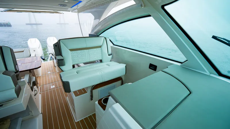 Slide: The Image of Tiara 34 LX 2025 - 34