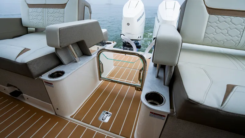 Slide: The Image of Tiara 34 LX 2025 - 36