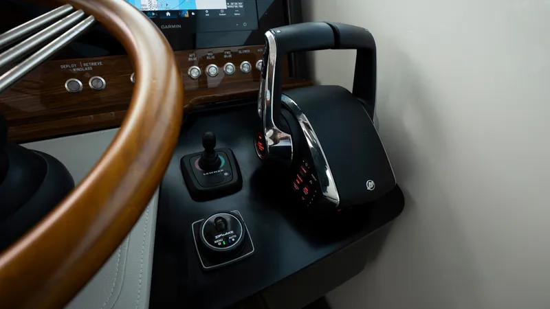 Slide: The Image of Tiara 34 LX 2025 - 39