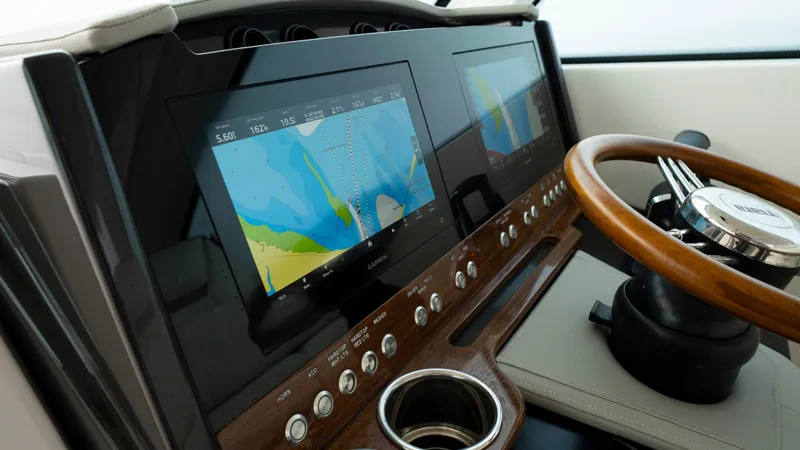 Slide: The Image of Tiara 34 LX 2025 - 40