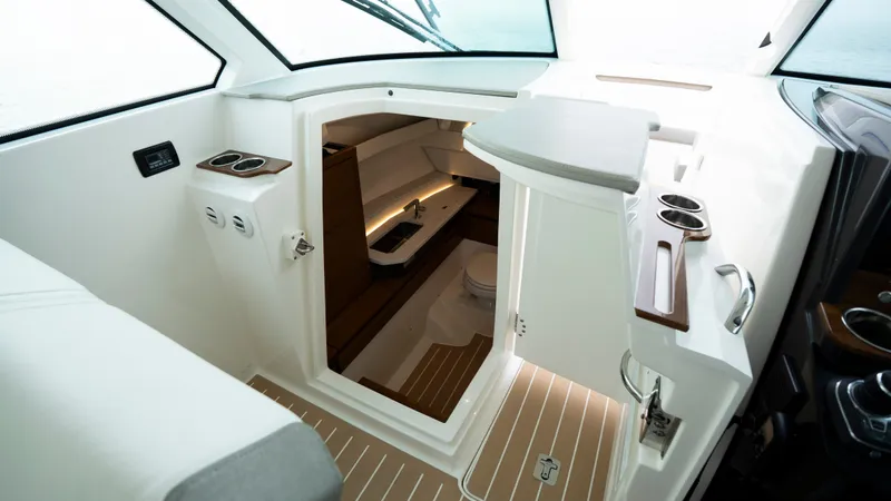 Slide: The Image of Tiara 34 LX 2025 - 47