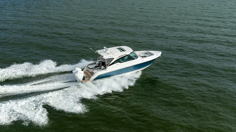 Slide: The Image of Tiara 34 LX 2025 - 5