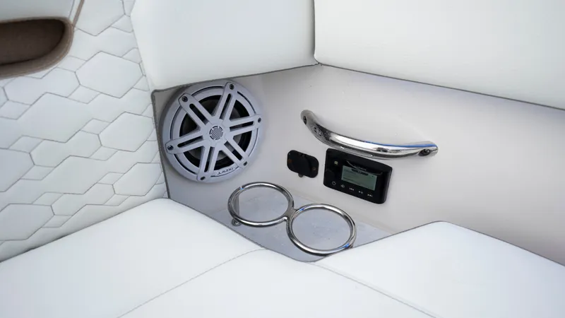 Slide: The Image of Tiara 34 LX 2025 - 50