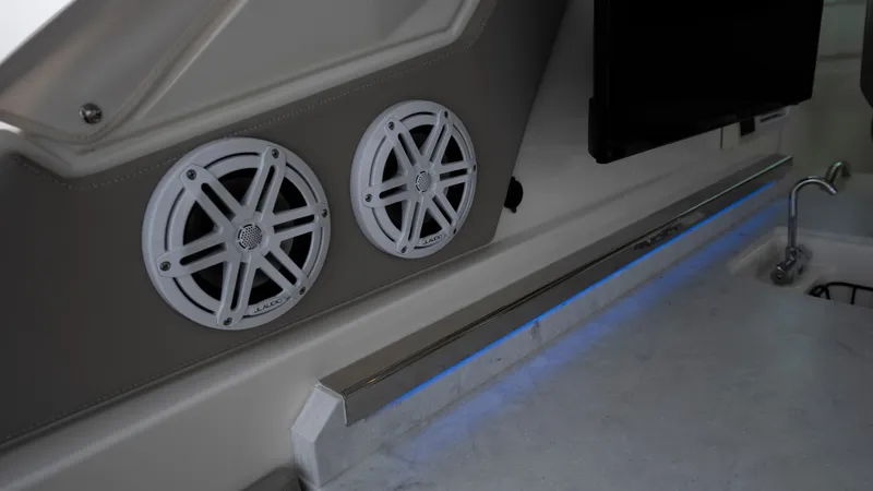 Slide: The Image of Tiara 34 LX 2025 - 53