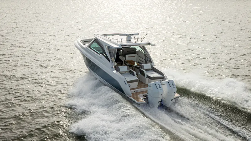 Slide: The Image of Tiara 34 LX 2025 - 6