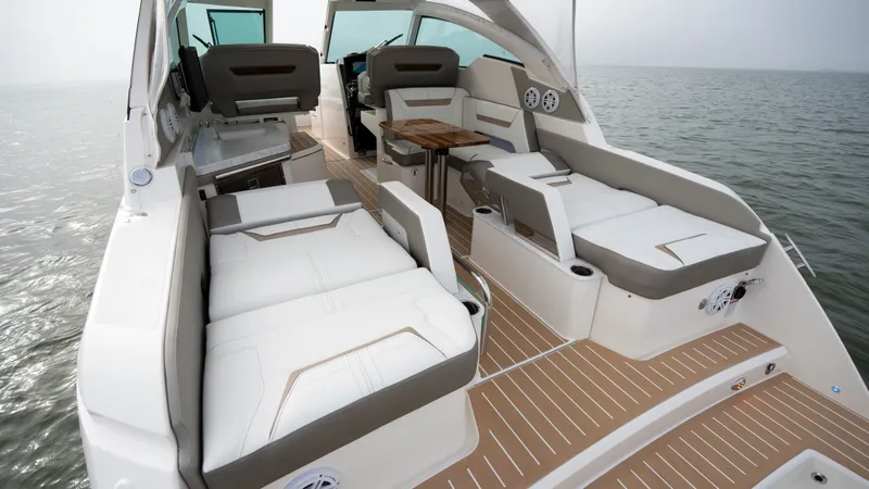 Slide: The Image of Tiara 34 LX 2025 - 70