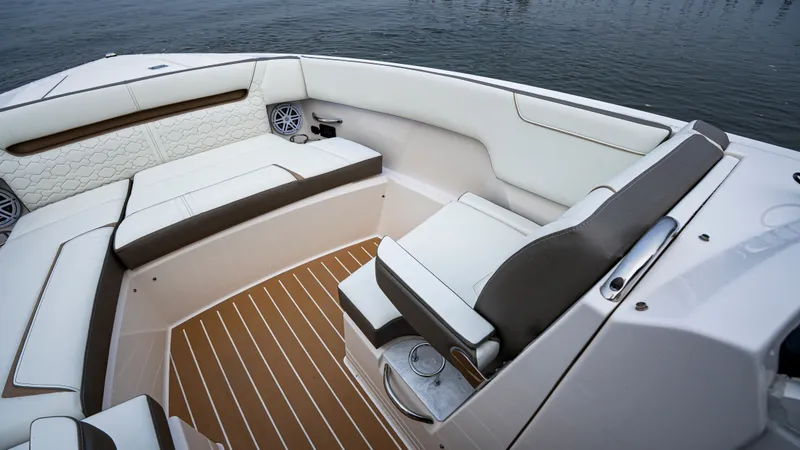 Slide: The Image of Tiara 34 LX 2025 - 78