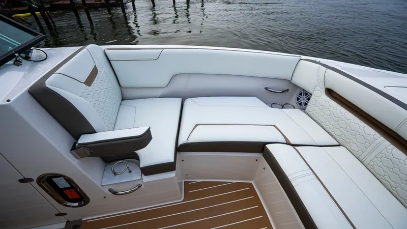 Slide: The Image of Tiara 34 LX 2025 - 79