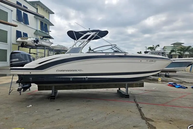 The Image of 2018 Chaparral 250 Suncoast boat on display at a marina with Yamaha engine. - 1