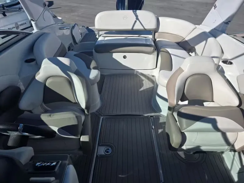 Slide: The Image of Crownline Boats E24XS 2018 - 10