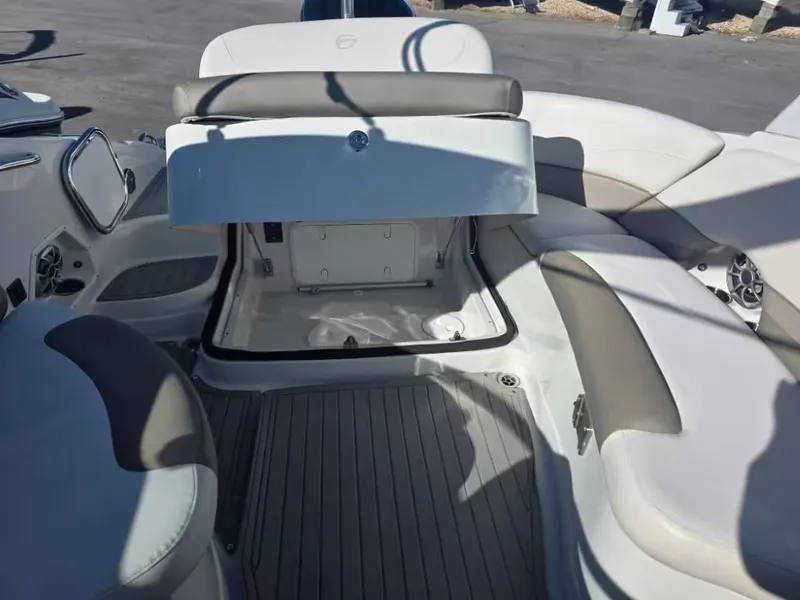 Slide: The Image of Crownline Boats E24XS 2018 - 13