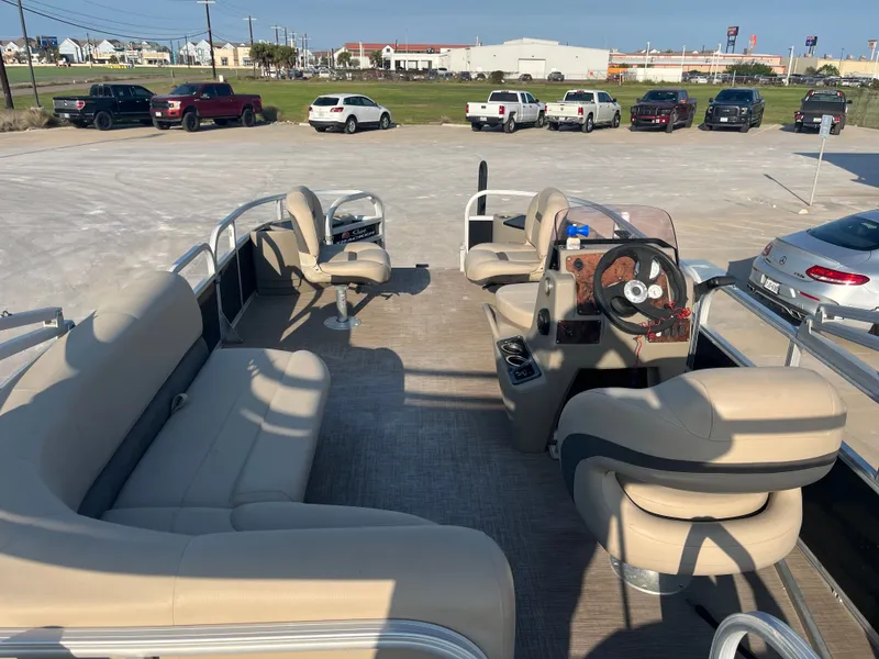 Slide: The Image of Sun Tracker Bass Buggy 18 DLX 2020 - 27