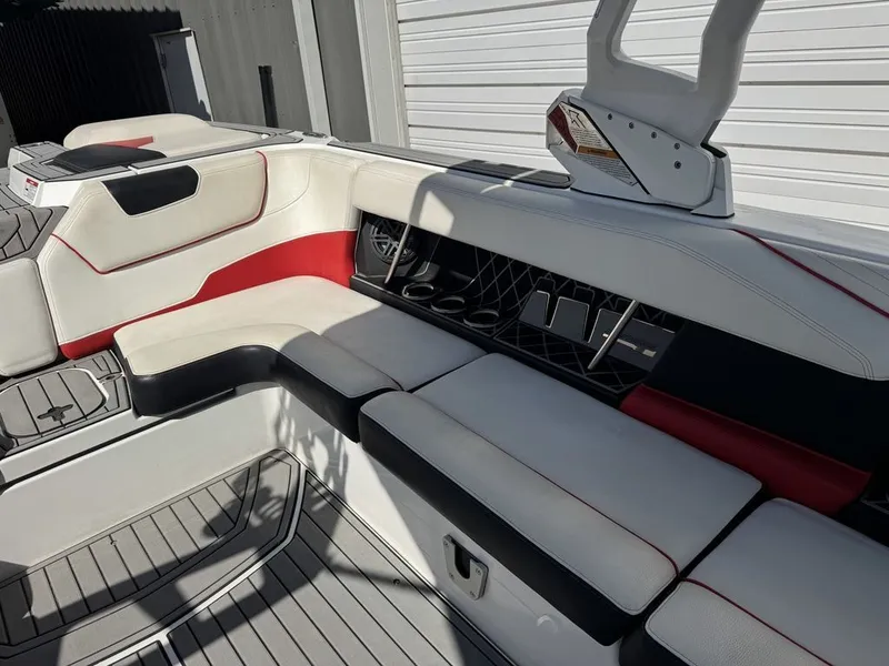 Slide: The Image of Nautique GS24 2018 - 11