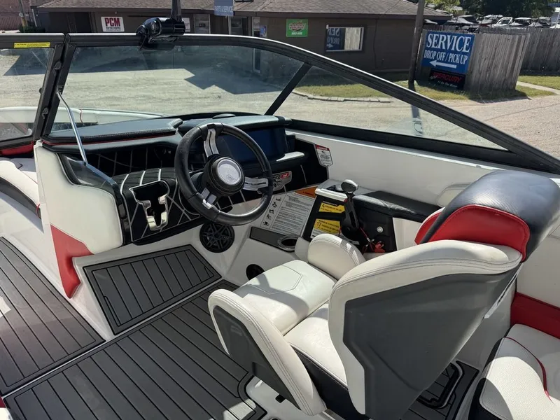 Slide: The Image of Nautique GS24 2018 - 8