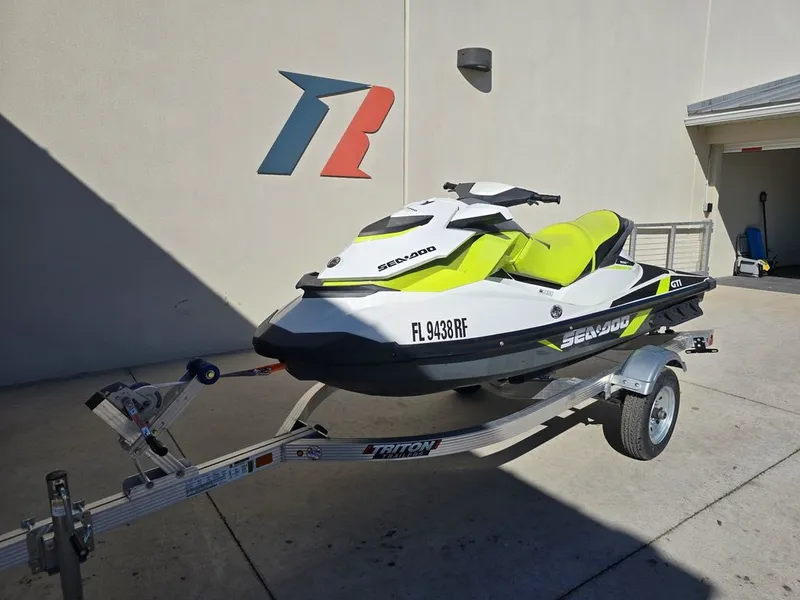 Slide: The Image of Sea-Doo GTI 2017 - 4