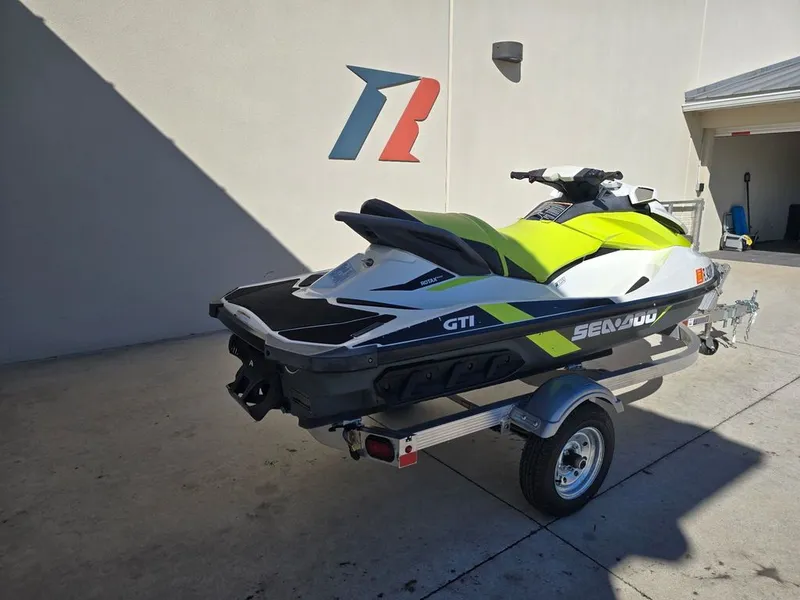 Slide: The Image of Sea-Doo GTI 2017 - 9