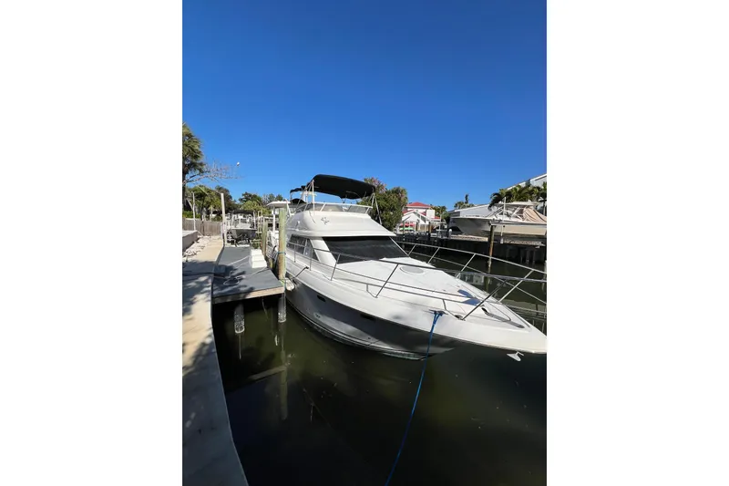 The Image of 2004 Cruisers Yachts 3750 Motoryacht docked under clear blue sky. - 0