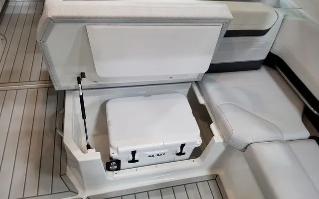 Slide: The Image of Formula 360 Crossover Bowrider 2026 - 14