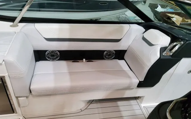 Slide: The Image of Formula 360 Crossover Bowrider 2026 - 18