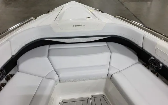 Slide: The Image of Formula 360 Crossover Bowrider 2026 - 23