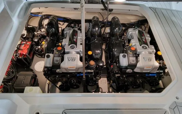 Slide: The Image of Formula 360 Crossover Bowrider 2026 - 35